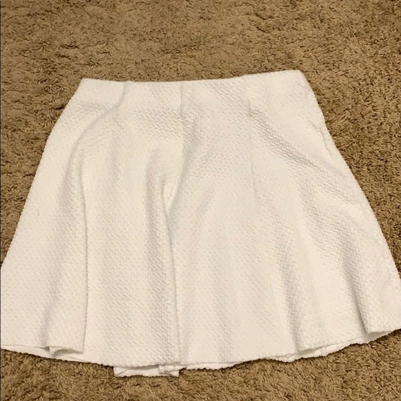 White skirt - Picture 1 of 1